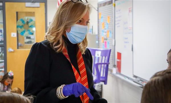 Teacher talks to students during experiment